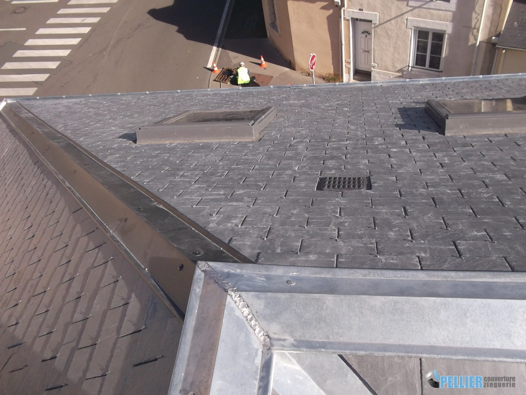 25PELLIER COUVREUR ZINGUEUR 25